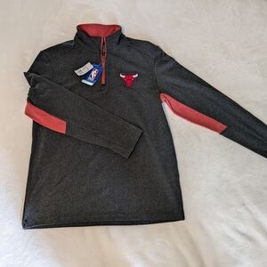 NEW WITH TAGS! Chicago Bulls NBA Store Antigua pullover, Charcoal Red, Mens Med